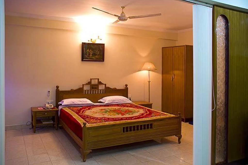 Hotel Siddhartha Hyderabad Exteriör bild